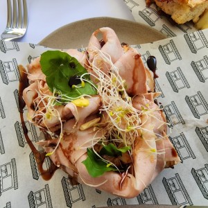 Mortadela con alfalfa y crema