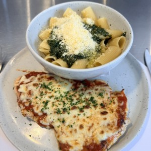 Parmesana + rigattone con pesto