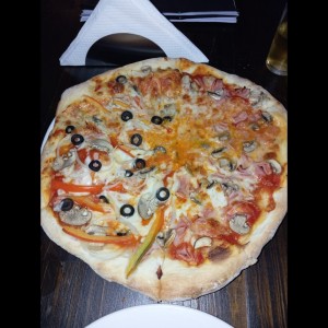 Pizza mixta (vegetariana y jamón champiñones)