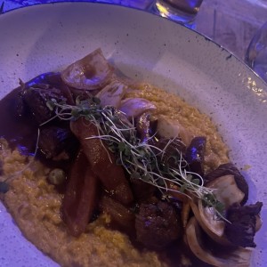 Lomo saltado en risotto de quinoa