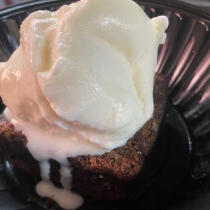 Brownie con helado 
