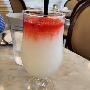 Limonada frappé con granadina