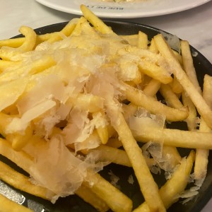 Papas Fritas con Parmesano y Trufa
