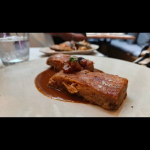 Milhojas de cochinillo confitado