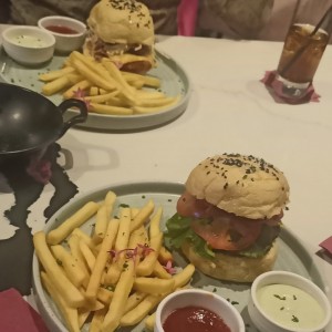 hamburguesa de centro de lomito y de pollo