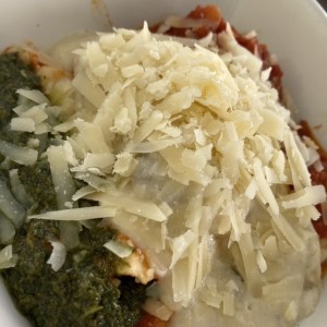 Raviolis rellenos de queso crema y ajoporro (Trio de saldas)