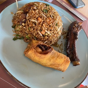 Combo de arroz especial, costilla asada y lumpia