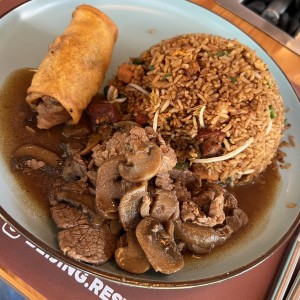 Combo de arroz especial con solomo y lumpia