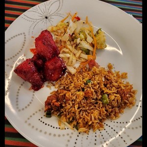 Arroz frito + pollo agridulce + chop suey