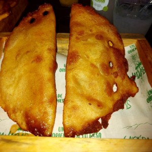 EMPANADAS PREMIUM - MORCILLA CON CAMARÓN