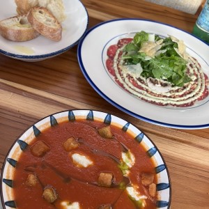 Sopa de tomate - carpaccio