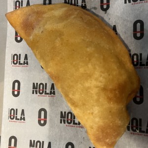 Empanada de carne mechada