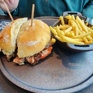 Pepito de pernil y tocineta