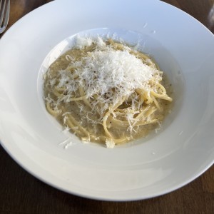 Linguine cacio e pepe