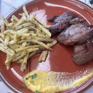 Lomito con papas trufadas