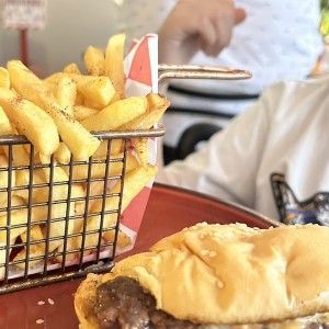 Menu Kids con papas picantes