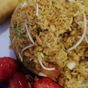 Plato mixto arroz, lumpia y agridulce de pollo