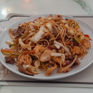 Tallarines con carne mixta. malo.