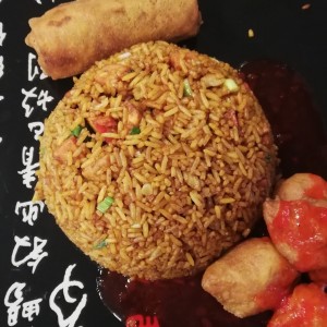 Mixto arroz con lumpia y pollo agridulce 