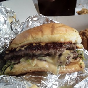 Hamburguesa doble. Muy grasosa