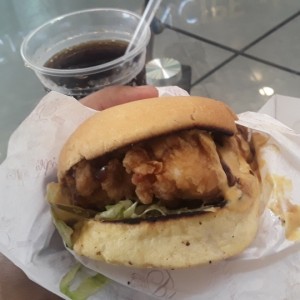 Hamburguesa de pollo, le falta sabor