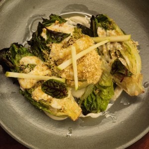 Brotes de lechuga c/salsa queso azul