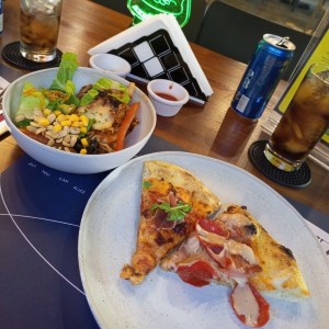 Pizzas, pasticho y ensalada