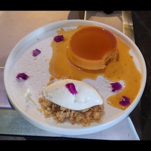 Quesillo con helado de sarrapia