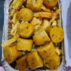 Hallaquitas y papas fritas 