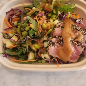 Ensalada de atún abrazado