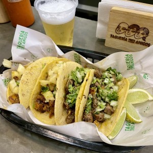 Tacos de carne + al pastor + birra