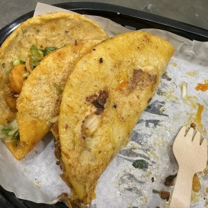 Tacos al pastor y taco Gobernador 