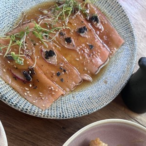 Tiradito salmon trufado 