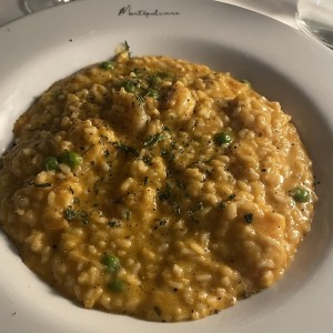 Risotto de camarones y guisantes
