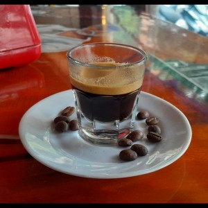 Espresso con granos de Humocaro, estado Lara. Excelente. 