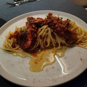 Pasta carbonara y pulpo