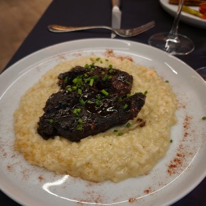 Carne en cama de risotto 