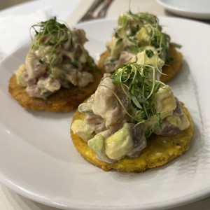 Patacones con tartar 