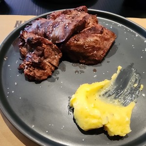 Lomito en salsa bearnesa