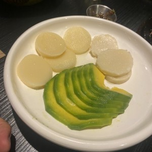 Ensalada aguacate y palmitos