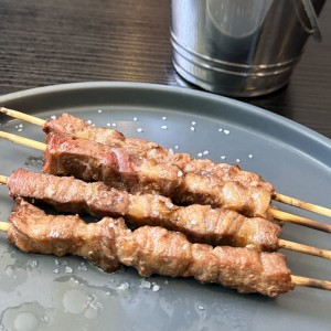 Brochetas de cordero