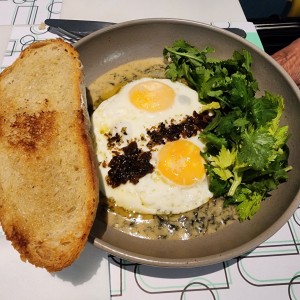 Huevos Rockefeller