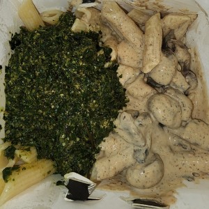 Pumitas pesto + salsa champiñones con extra de pollo 
