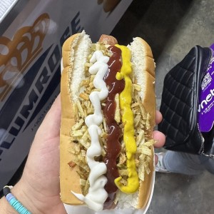 Perro de 3$ con salchicha frankfurt