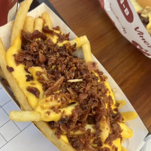 Papas con Queso y Tocineta
