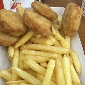 Canoa de papas y nuggets