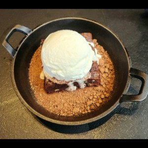 Brownie con helado