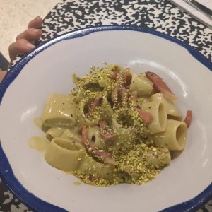 pasta calamari con pistacho