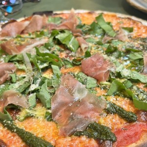 Pizza con jamon serrano 