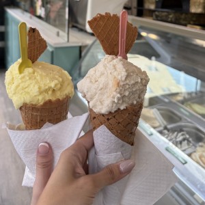 Helado parchita y dulce de leche 